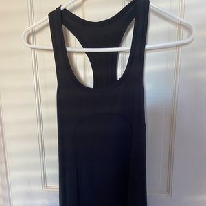 black swiftly lulu tank top size 8
